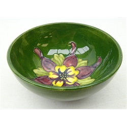  Small Moorcroft Anemone pattern bowl, D11cm   