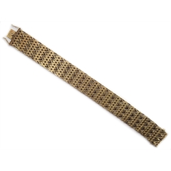  Gold woven link bracelet, stamped 9 375, approx 40.6gm  
