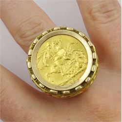 King Edward VII 1910 gold full sovereign, loose mounted in 9ct gold ring, hallmarked