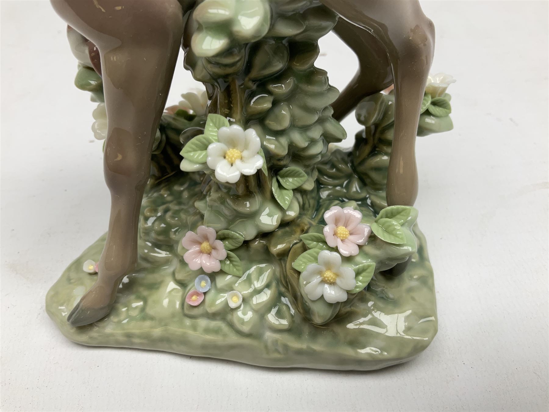 Two Lladro deer figures, comprising A Fawn and Friend no 5674 and Hi There no 5672, both with original boxes, largest example H14.5cm