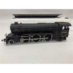 Bachmann ‘00’ gauge - 31551 Gresley Class V2 2-6-2 ‘Green Arrow’ locomotive no.60800 in BR black; 31954 Gresley Class A4 4-6-2 ‘Nigel Gresley’ locomotive no.60007 in BR blue; 31959 Gresley Class A4 Pacific 4-6-2 ‘Miles Beevor’ locomotive no.26 in LNER garter blue; in original boxes (3) 