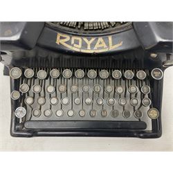 Royal type writer, H26cm, D38cm