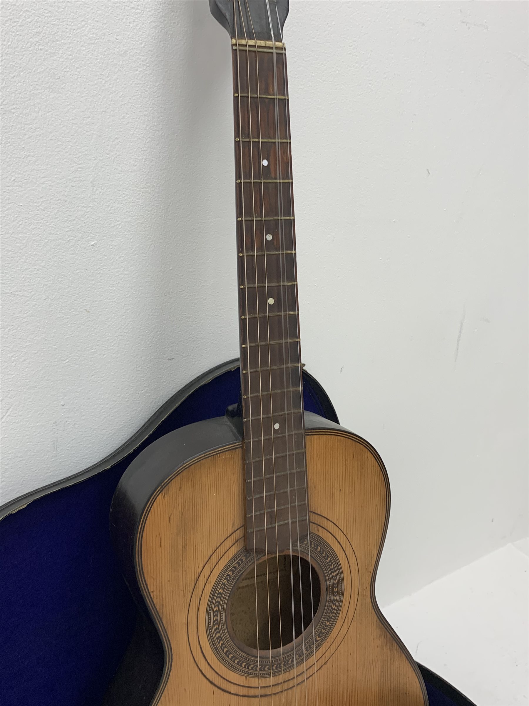 Alfredo Albertini Catania acoustic guitar in carrying case