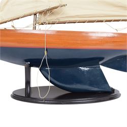 20th century wooden pond yacht on stand, H120cm, W90cm