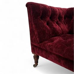 Late Victorian upholstered chaise longue in buttoned red velvet, shaped backrest, on turned walnut legs 
