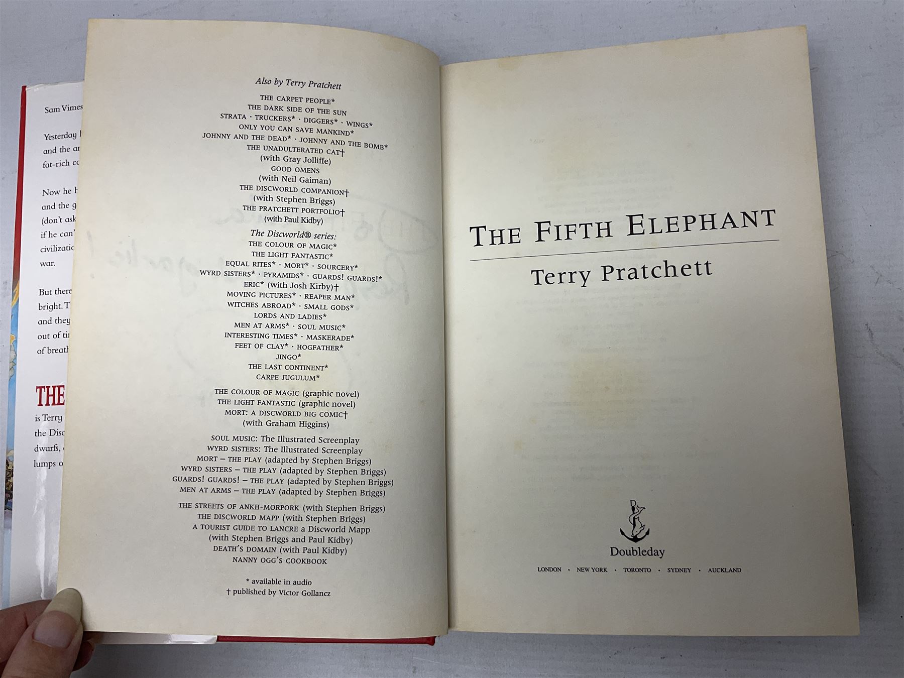 Collection of twenty-three hardback Terry Pratchett books, comprising approximately eighteen first editions including The Fifth Elephant signed & inscribed by Pratchett, all with dustjackets