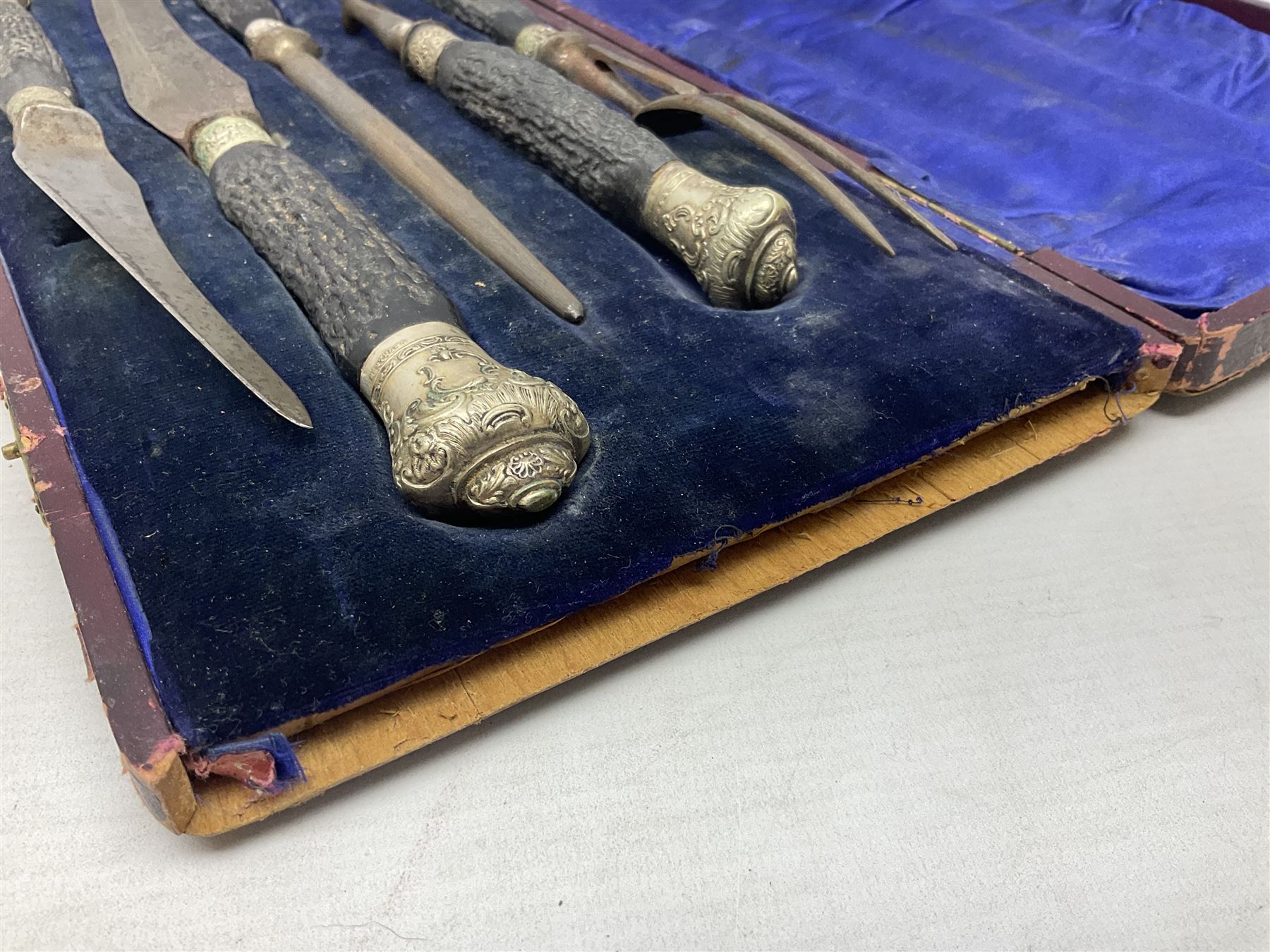 James Deakin & Sons five piece horn handled carving set, in blue velvet lined fitted case, L43cm