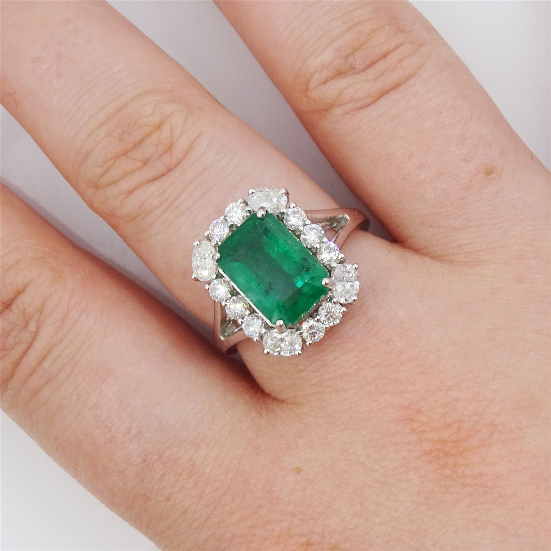 18ct white gold emerald and diamond cluster ring, single octagonal cut emerald of approx 2.90 carat, with oval cut diamonds set at each corner and round brilliant cut diamond surround, stamped, total diamond weight approx 0.90 carat