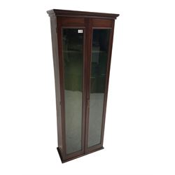 19th century mahogany gun cabinet, enclosed by two glazed doors