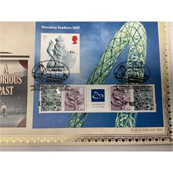 Eight coin covers including, 'Her Majesty Queen Elizabeth II 70th Birthday' containing a 1996 Canadian one ounce silver coin, three coin covers commemorating the 21st Birthday of HRH Prince William each containing a silver coin, '1895 1952 A Tribute to HM King George VI' containing a South Africa 1952 five shilling coin, 'The Notting Hill Carnival' containing a 1998 fifty pence etc (8)