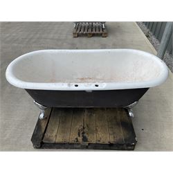 Victorian style cast iron slipper bath - THIS LOT IS TO BE COLLECTED BY APPOINTMENT FROM DUGGLEBY STORAGE, GREAT HILL, EASTFIELD, SCARBOROUGH, YO11 3TX