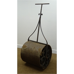  Early 20th century cast iron roller, W64cm  