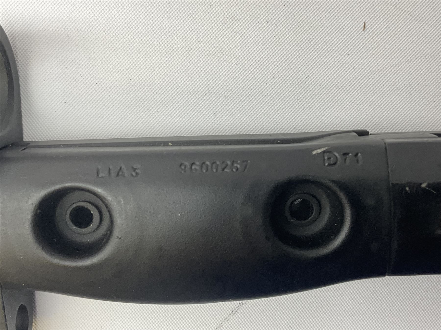 British Army L1A3 SLR Self Loading Rifle bayonet, with 20.5cm Bowie type fullered blade, hooked pommel with working push release button, grip secured by two deeply recessed rivets and marked L1A3 9600257 D71; in matching black scabbard L32.5cm overall