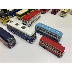 Thirty-one modern die-cast models of buses, coaches and wagons of various scales by EFE, Lledo, Oxford Die-Cast, Atlas etc, to include EFE 15702, 15704 and 15708 boxed; further models are unboxed 