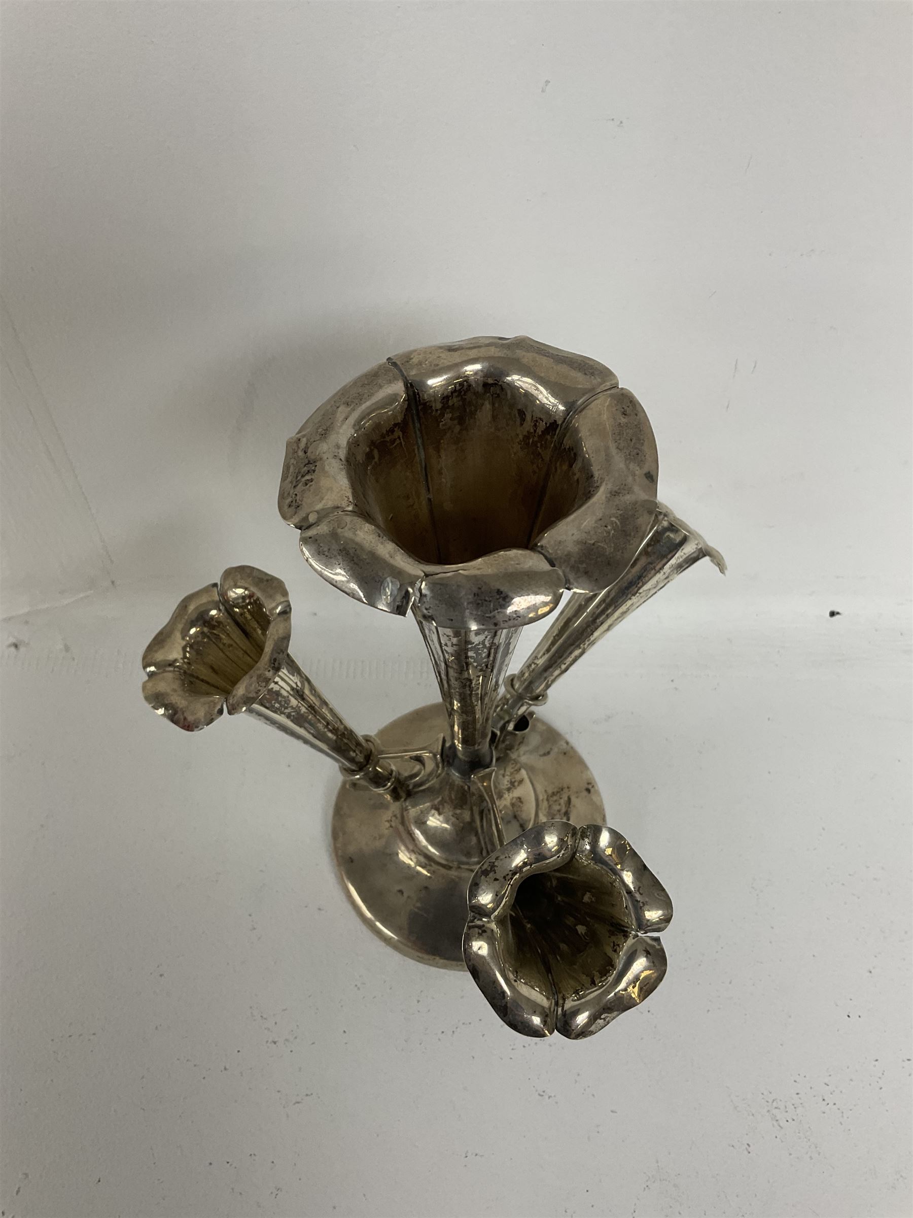 Early 20th century silver epergne, the central trumpet vase surrounded
