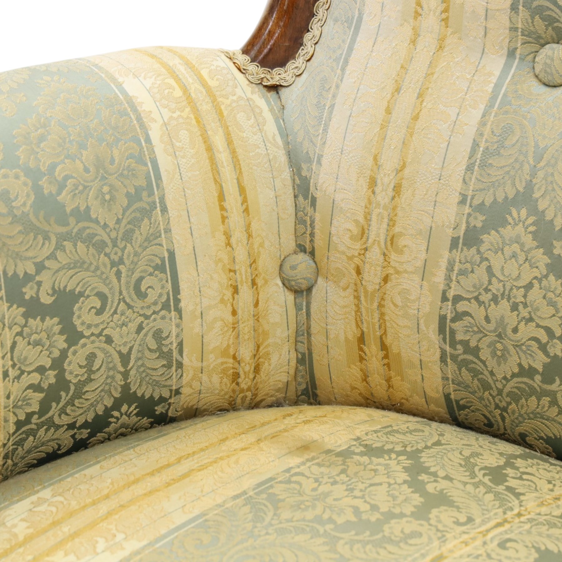 Edwardian mahogany three-piece salon suite, comprising settee and two armchairs, shaped frames with upholstered backs, scrolled arm supports and serpentine seat rails, upholstered in striped floral damask fabric, on cabriole supports with castors (Armchairs: H 96cm, W 70cm, D 68cm)