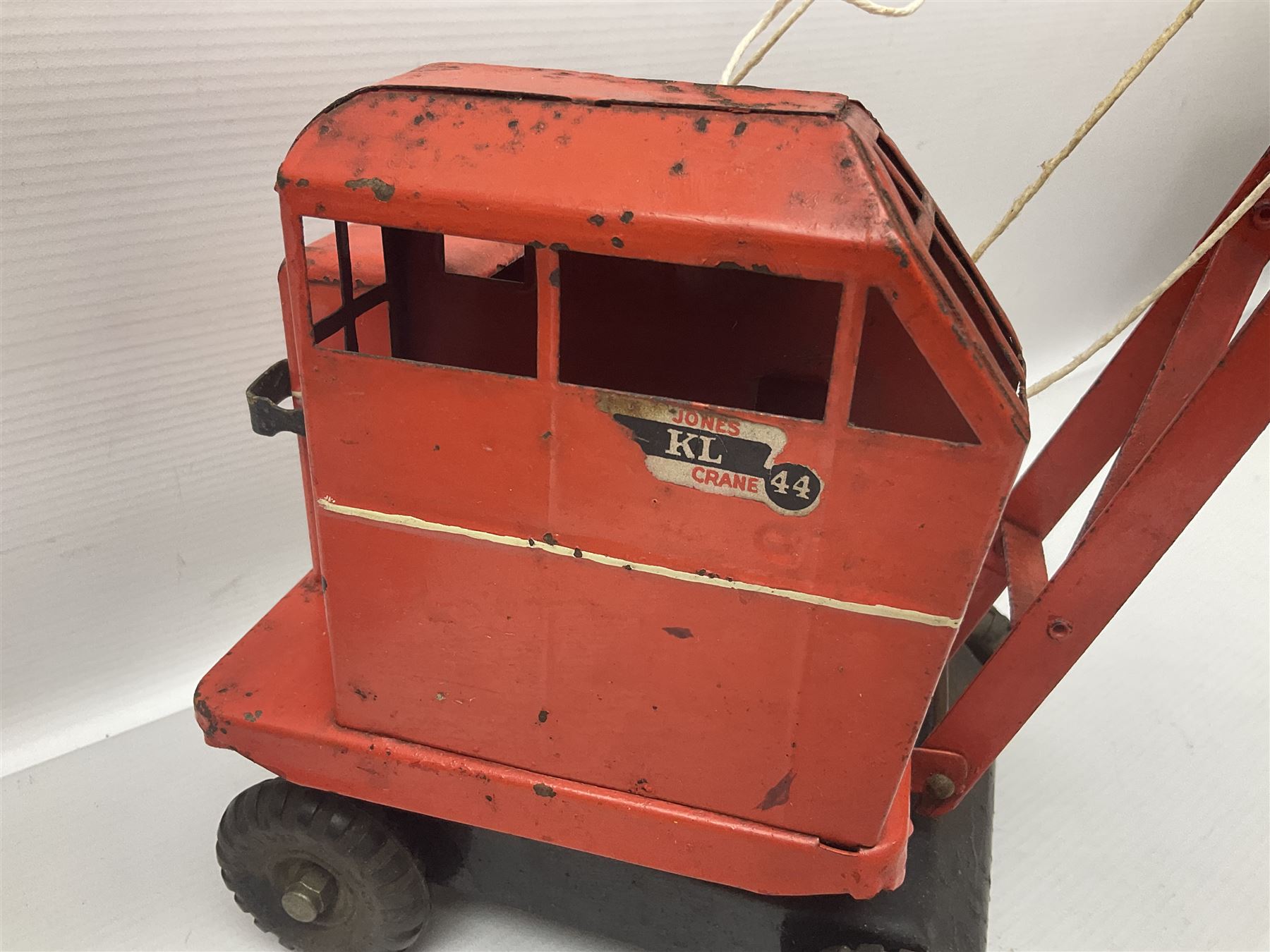 Mamod TE1a steam traction engine with burner, bunker, steering rod and funnel; red and black painted Tri-ang tin-plate Jones KL44 mobile crane; and two Hull Savings Bank Home Safe money boxes; all unboxed (4)