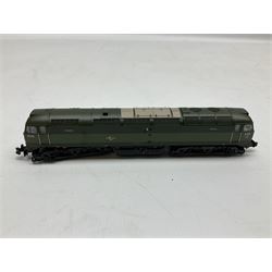 Graham Farish by Bachmann 'N' gauge - Class 47/0 locomotive no.D1779 and Class 55 Deltic locomotive no.D9007 (2)