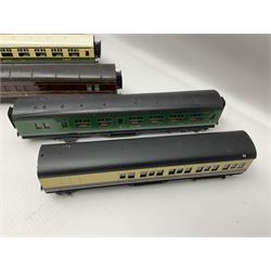 Exley '00' gauge - fourteen various coaches comprising four LMS maroon (3322 3rd, 2202 3rd, 6665 3rd and 388 Sleeping Car 3rd), LNER green/cream Buffet Car 21419, LNER teak 8639 1st, Southern green 6688 3rd, GWR brown/cream 3322 3rd, LNER 206 3rd, LNER 319 1st/3rd, SR green 351 3rd, SR green 188 Parcel Van, GWR 331 3rd and GWR 362 3rd; all unboxed (14)