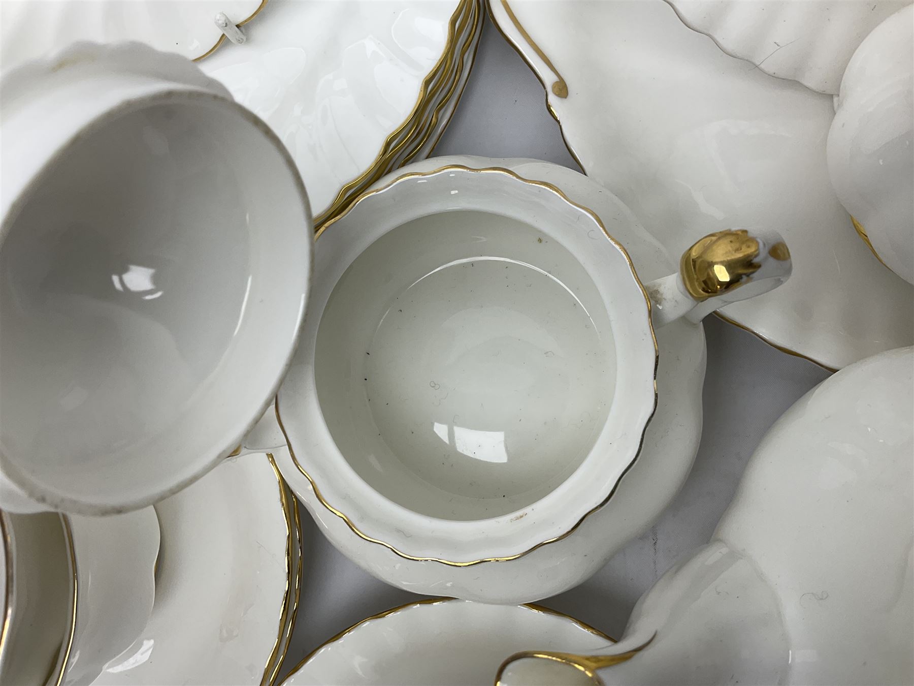 Royal Albert Val D'or pattern tea service for six, comprising teapot, milk jug, sucrier, six teacups and saucers, tea plates, side plates, dessert plates, etc (33)