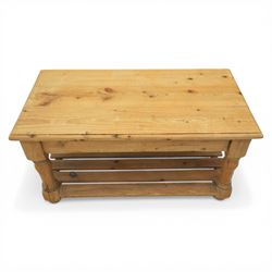 Pine coffee table, full length undertier on turned supports