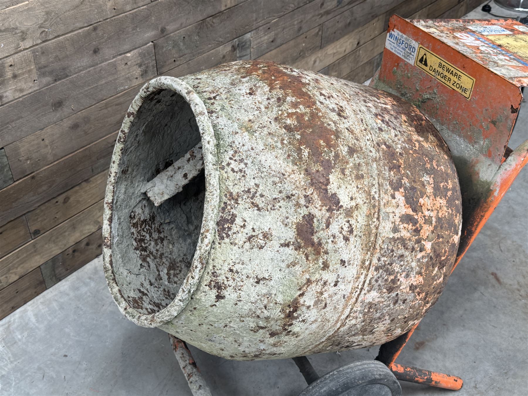 Bell Mini 140 Cement mixer
