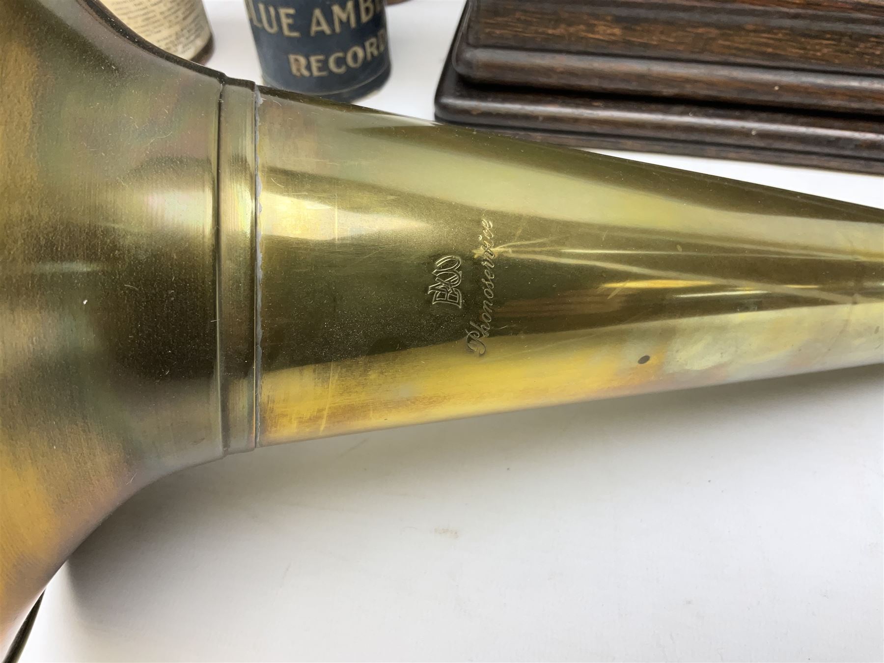 Edison Gem wind up phonograph, serial number 255655, with horn and eight cylinders, H21cm