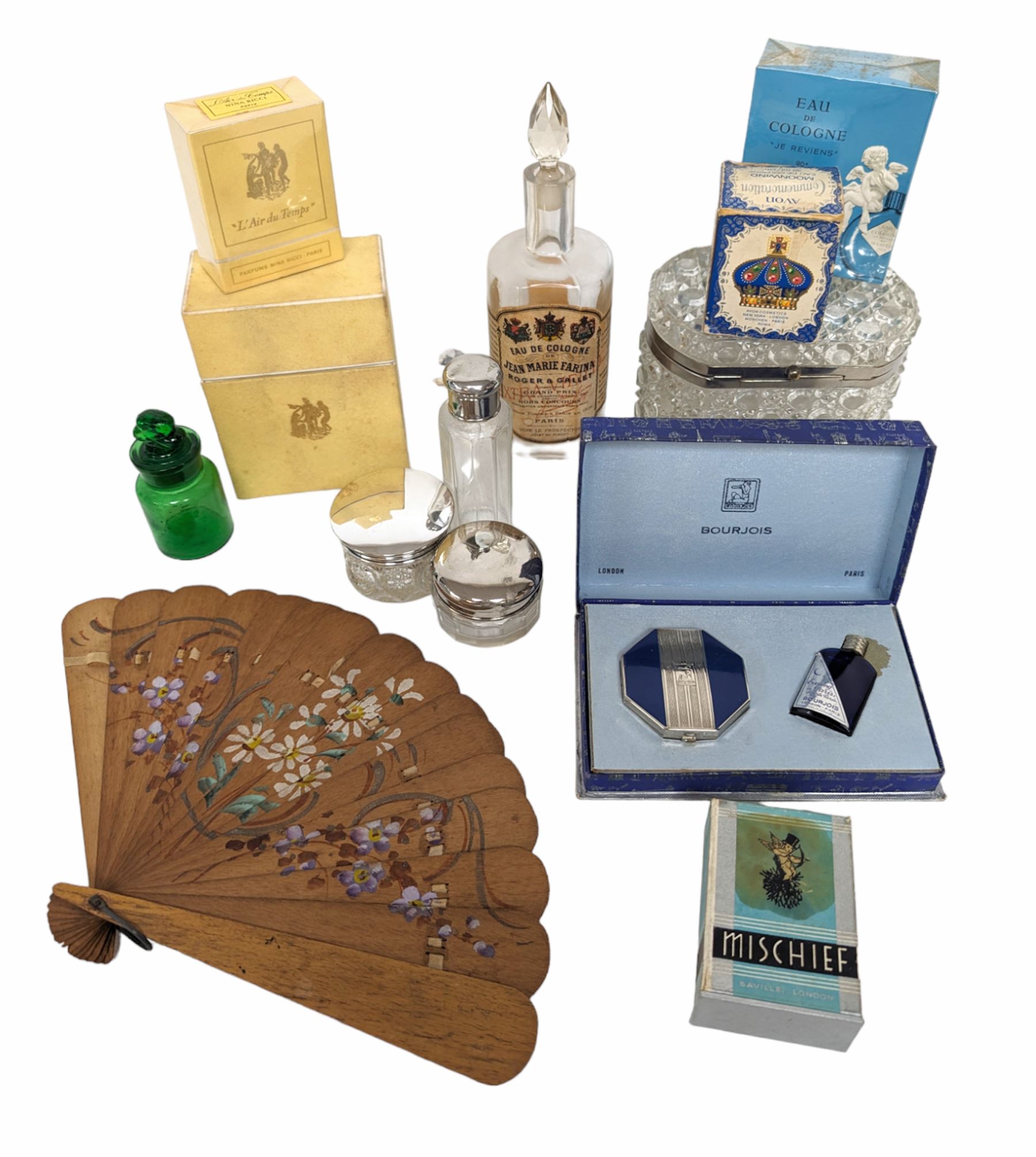 Vintage scent bottles and perfumes, including Roger & Gallet Jean Marie Farina, Nina Ricci L'Air du Temps, Avon Moonwind together with a boxed Bourjois compact etc