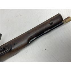 Early 19th century 16-bore flintlock single barrel travelling pistol, the 21.5cm stub twist octagonal barrel with two barrel pins and ramrod under, engraved lock plate with roller frizzen, engraved trigger guard with pineapple finial, walnut stoock with chequered grip L40cm overall