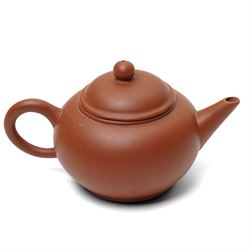 Three Chinese Yixing-style clay teapots, 20th century (3)