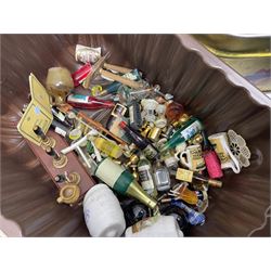 Collection of miniature dolls house pub accessories including wine bottles and glasses, together with miniature dolls house cafe food and accessories, plates, vases and wired and non-wired lighting including table lamps and ceiling lights 