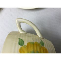 Wilkinson Clarice Cliff honeydew pattern tea service for eight, comprising teapot, milk jug, open sucrier, teacup and saucers, dessert plates and two side plates (29)