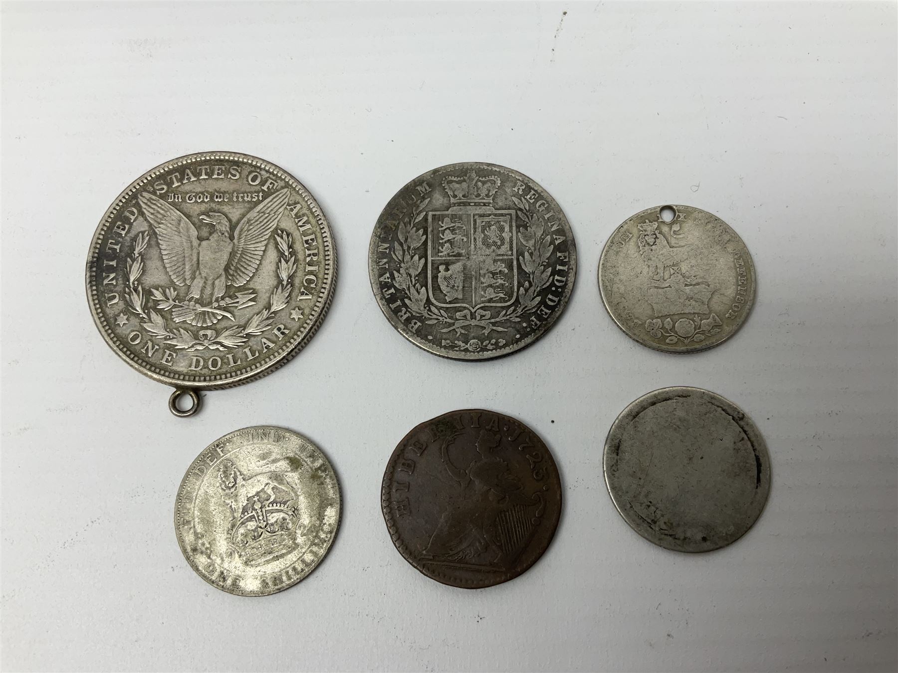 Great British and World coins, including George I 1723 farthing, Queen Victoria 1875 halfcrown, King George V one shilling, pre decimal coinage, commemorative crowns, United States of America 1921 Morgan dollar with soldered loop attached etc