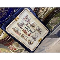 Collection of collectors plates to include Wedgwood The Bradford Exchange, together with Lakeland Studios plaques etc