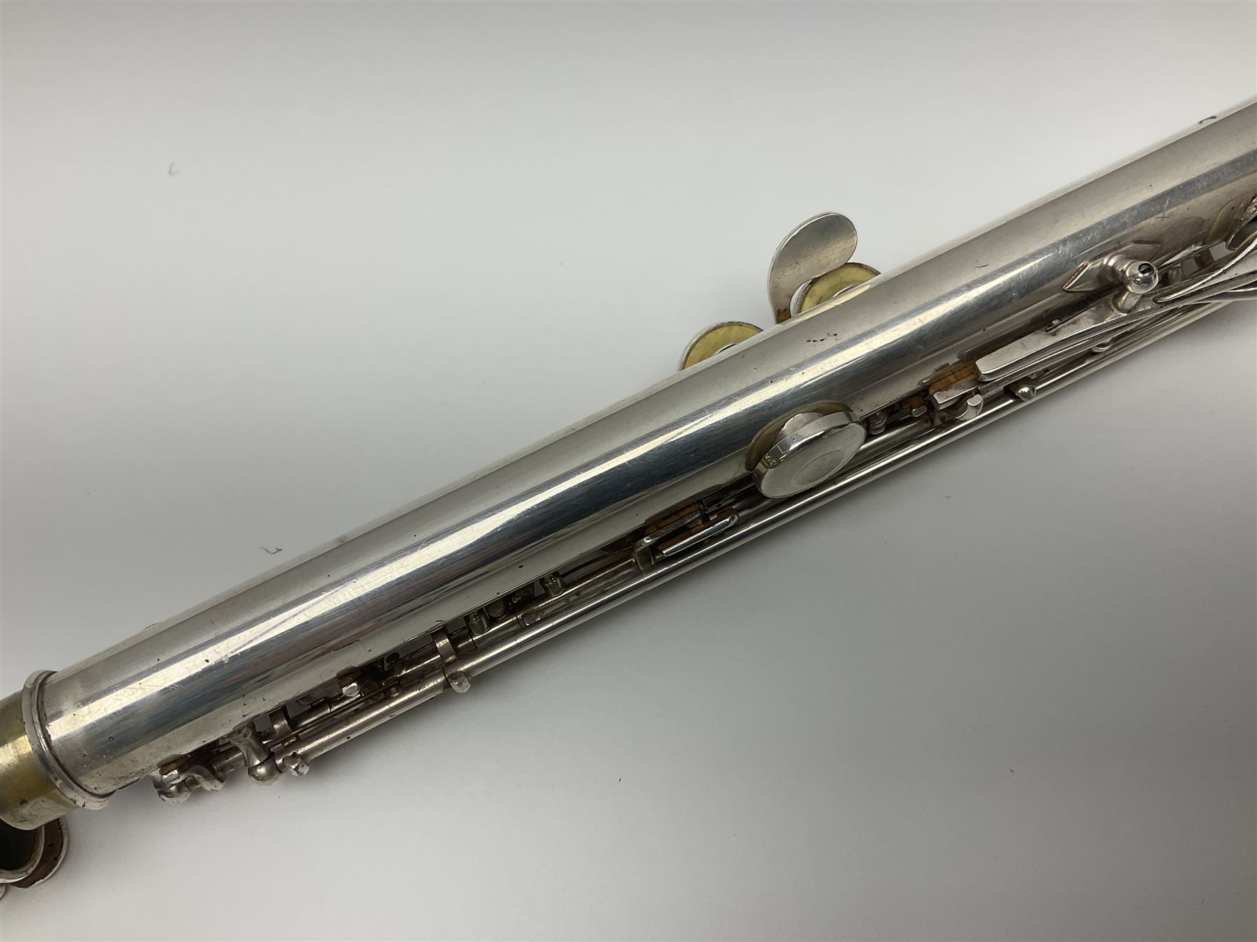 Boosey & Hawkes London Regent three-piece flute, serial no.345447; in B&H Bandhite hard carrying case; and Deg Music Company Inc. USA Claudel Model three-piece flute, serial no.491718, in hard carrying case (2)