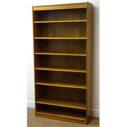  Oak finish bookcase, six shelves, plinth base, W91cm, H181cm, D28cm  