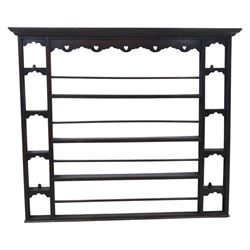 Large 18th century oak plate rack, fitted with narrow pigeon hole shelves to either side, with four central shelves and bars