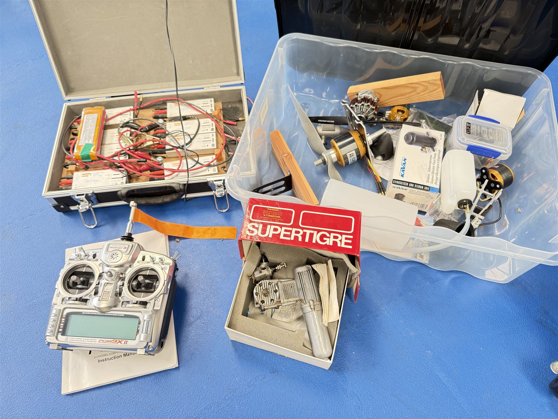 JR PCM9X II MacGregor 9 channel computer radio control system, case containing RC batteries, engines and other model parts