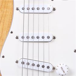 Fender Stratocaster electric guitar, serial no. MN8110169 made in Mexico c. 1998, with natural body, maple neck, three pickups, three control dials and five way selector switch, L99cm 