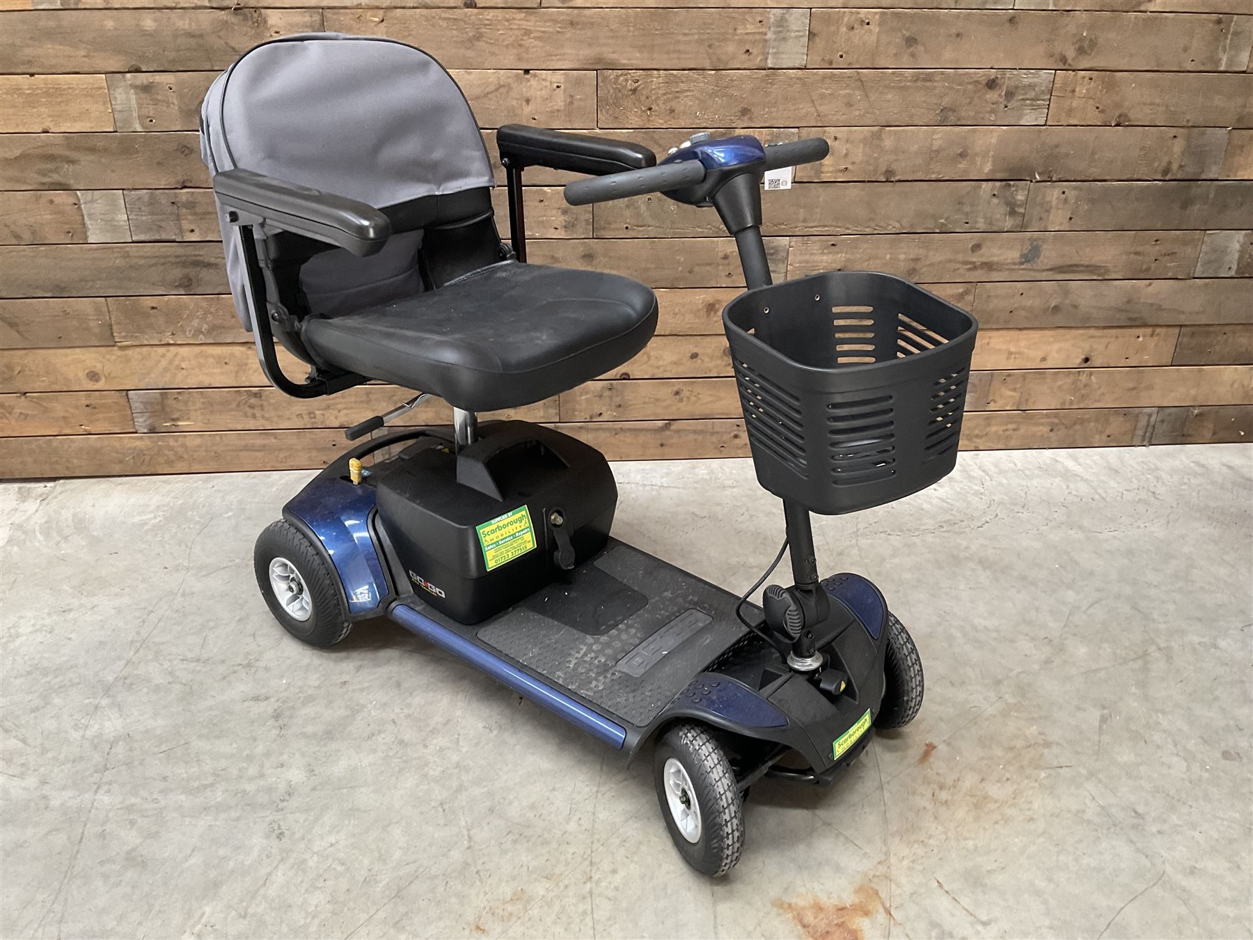 GoGo Elite Traveller four wheel electric mobility scooter, with charger (no key)