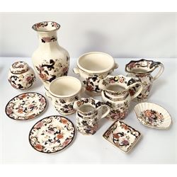 Quantity of Masons Ironstone ‘Mandalay’ pattern ceramics to include graduated jugs, vase etc