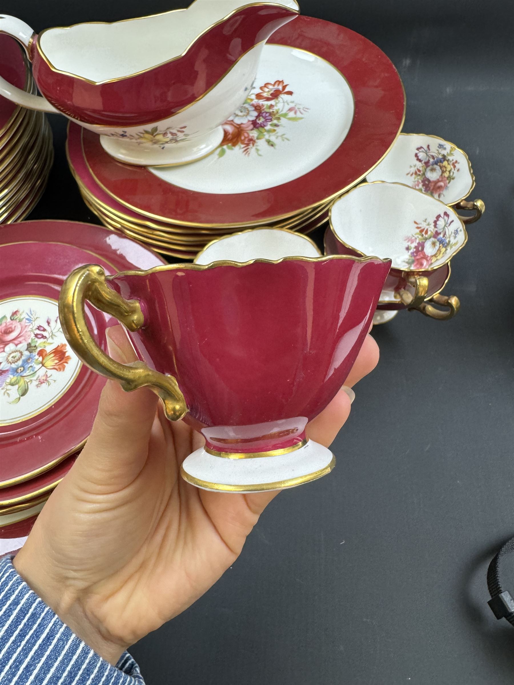 Hammersley tea and dinner service, including twelve dinner plates, twelve teacups, two sauce boats, two covered dishes etc  
