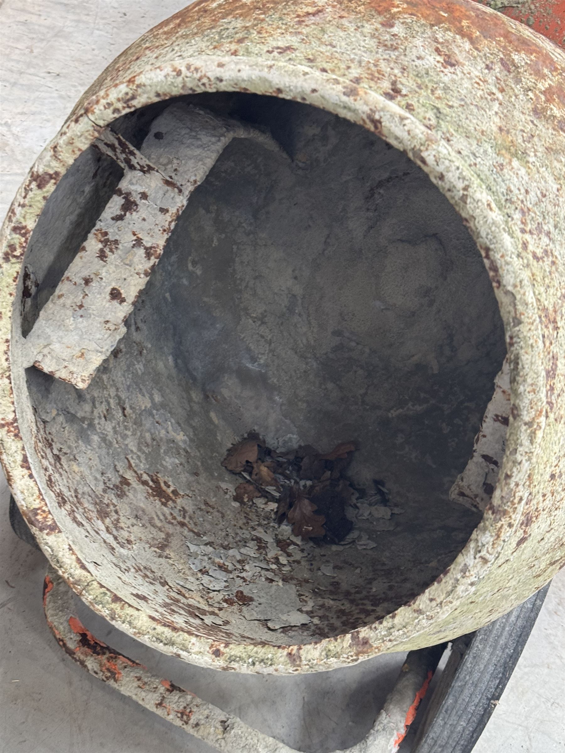 Bell Mini 140 Cement mixer