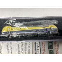 Hobbytrain 'N' gauge - three locomotives - H2970 Vectron Ep.VI CargoServ; H14902 Strassenbahn Duwag M6 Muhlheim/Ruhr; and H14903 Strassenbahn Duwag M6 Nurnberg; all boxed (3)