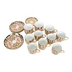 Royal Crown Derby Imari 2451 pattern, cups and saucers of various sizes, comprising ten cu...