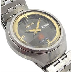 Seiko Advan automatic wristwatch, Ref. 6106-7680, facet glass cover, black dial with Japanese and English day aperture, on original stainless steel strap