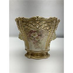 Doulton Burslem blush ivory vase, H15cm