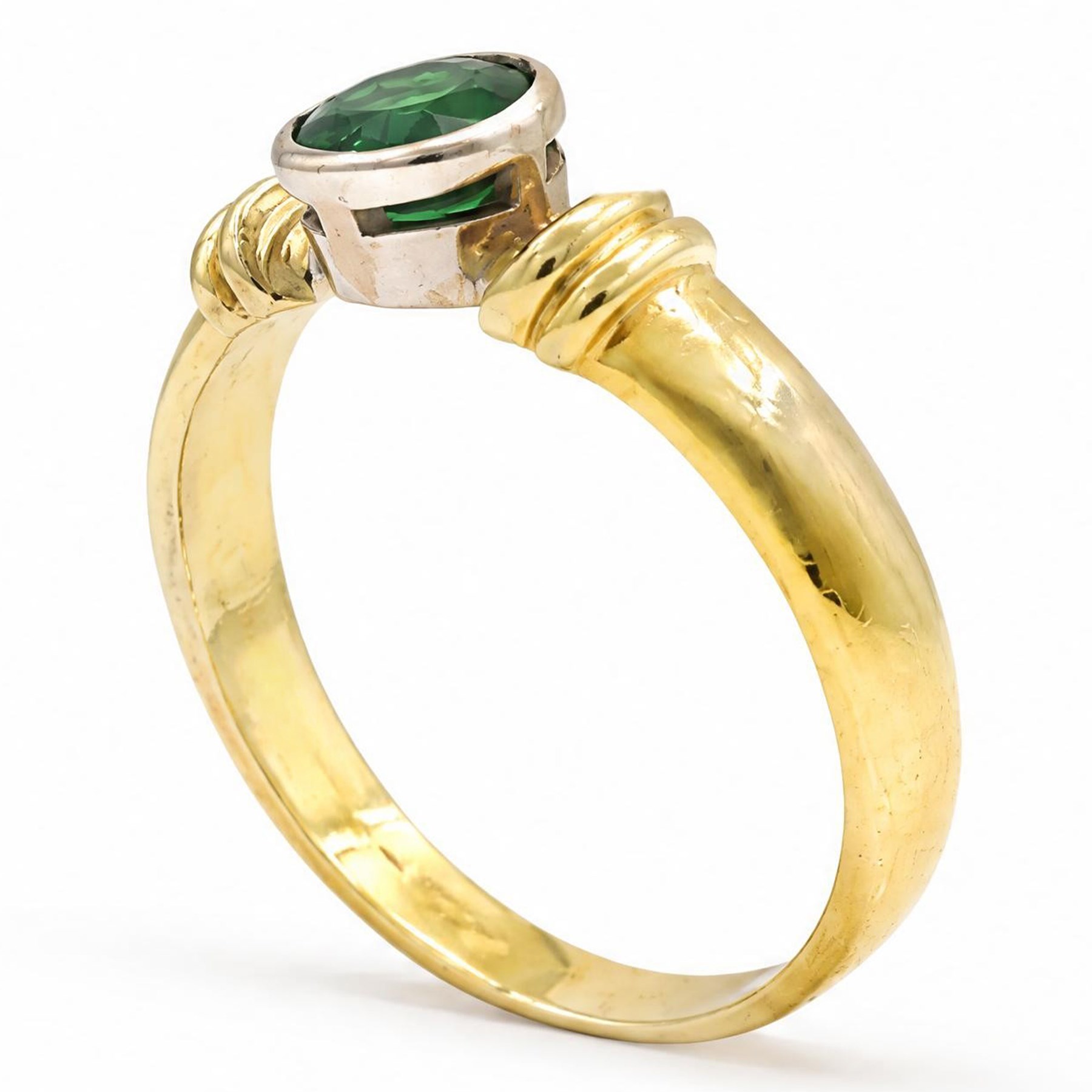 18ct gold tsavorite garnet ring, bezel set with a single round cut garnet, Birmingham 1992