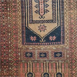 Persian Baluch style prayer rug,  hand-knotted wool rug, central mihrab design with geometric hooked motifs, corners with medallions, outlined in dark blue, with a stepped arch with hanging lamp motif at the top, main border on dark blue ground with alternating hooked and stepped motifs, guard borders with repeating diamond and chevron pattern 