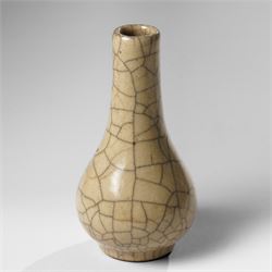 Chinese Ge ware crackle glaze vase, H14cm